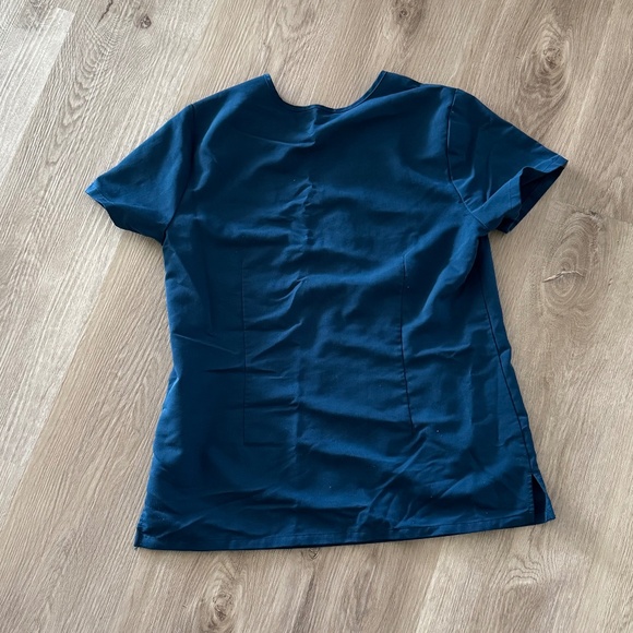 FIGS Deep Reef Catarina Small Scrub Top - Picture 2 of 3